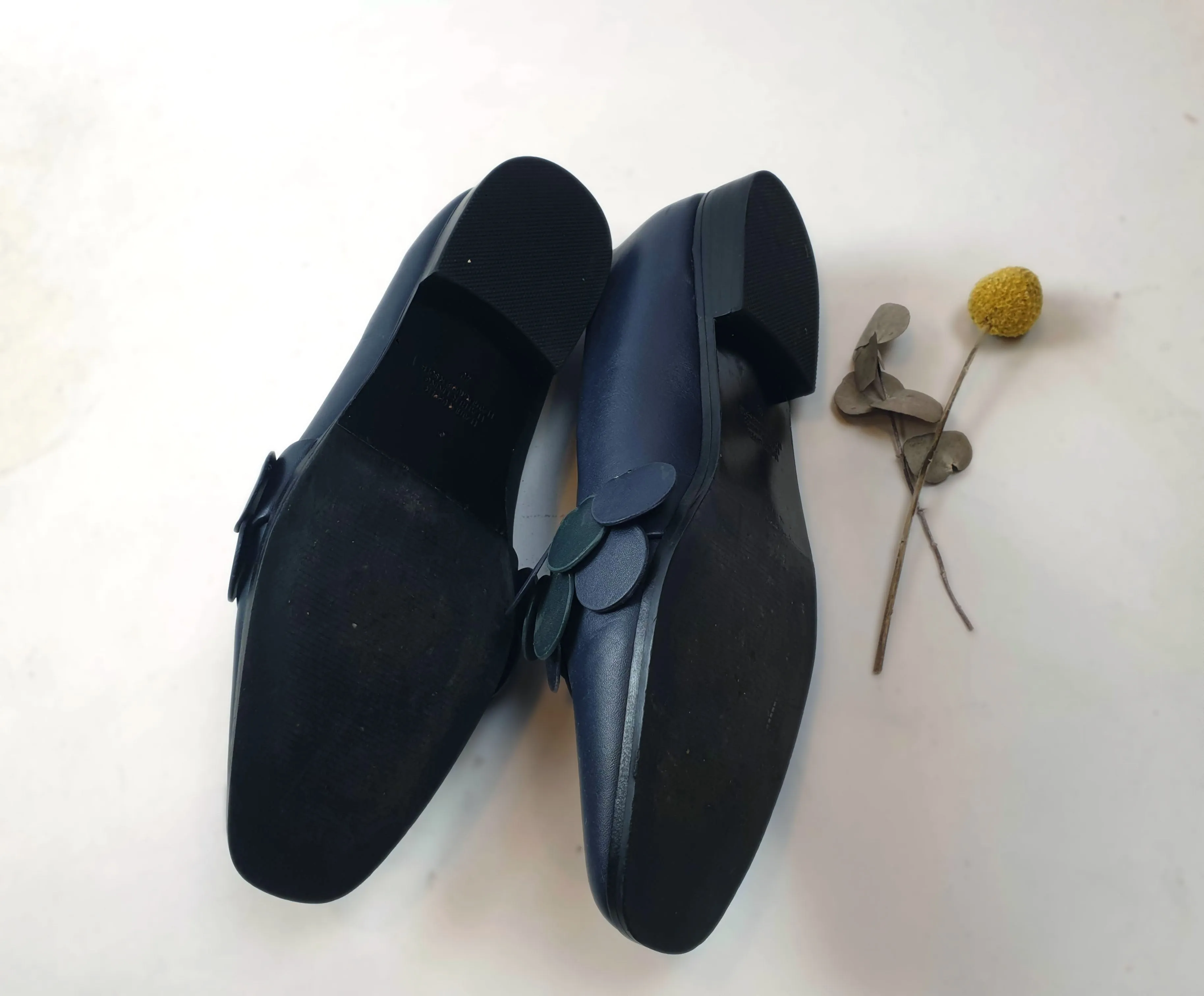 Alpha 60 navy shoes wiith unique front circle detail size 40