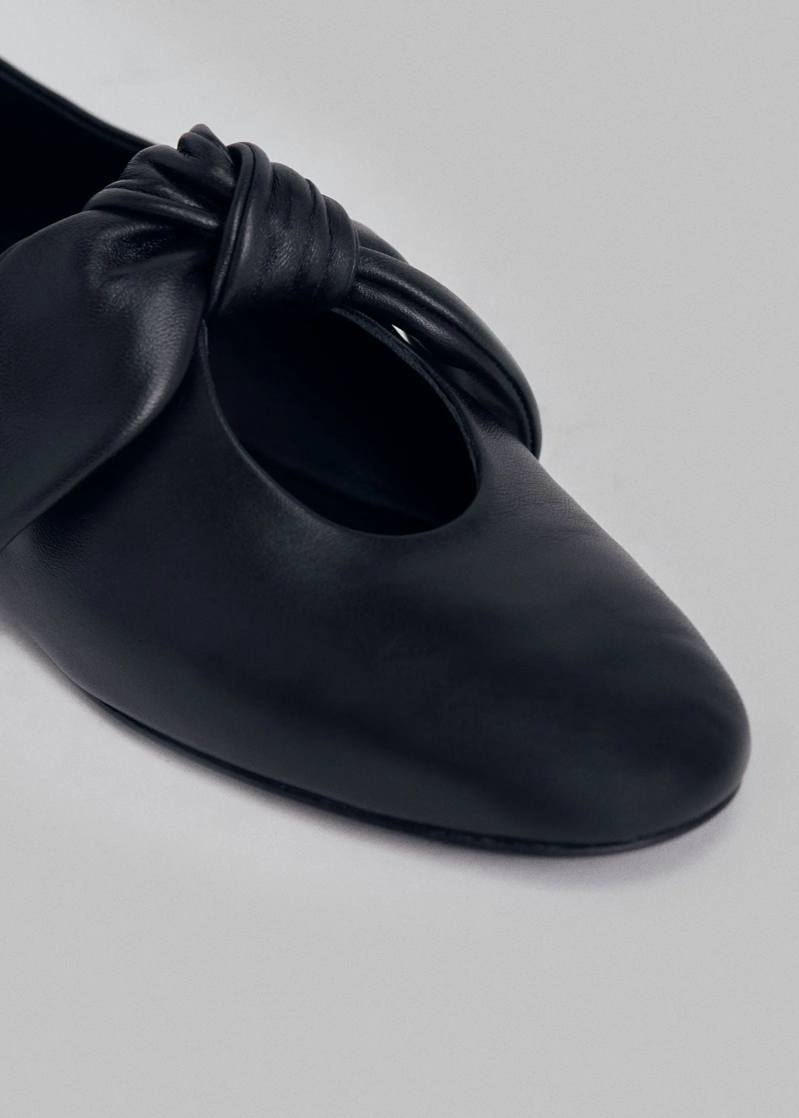 Bow Flat in Nappa Leather - Black