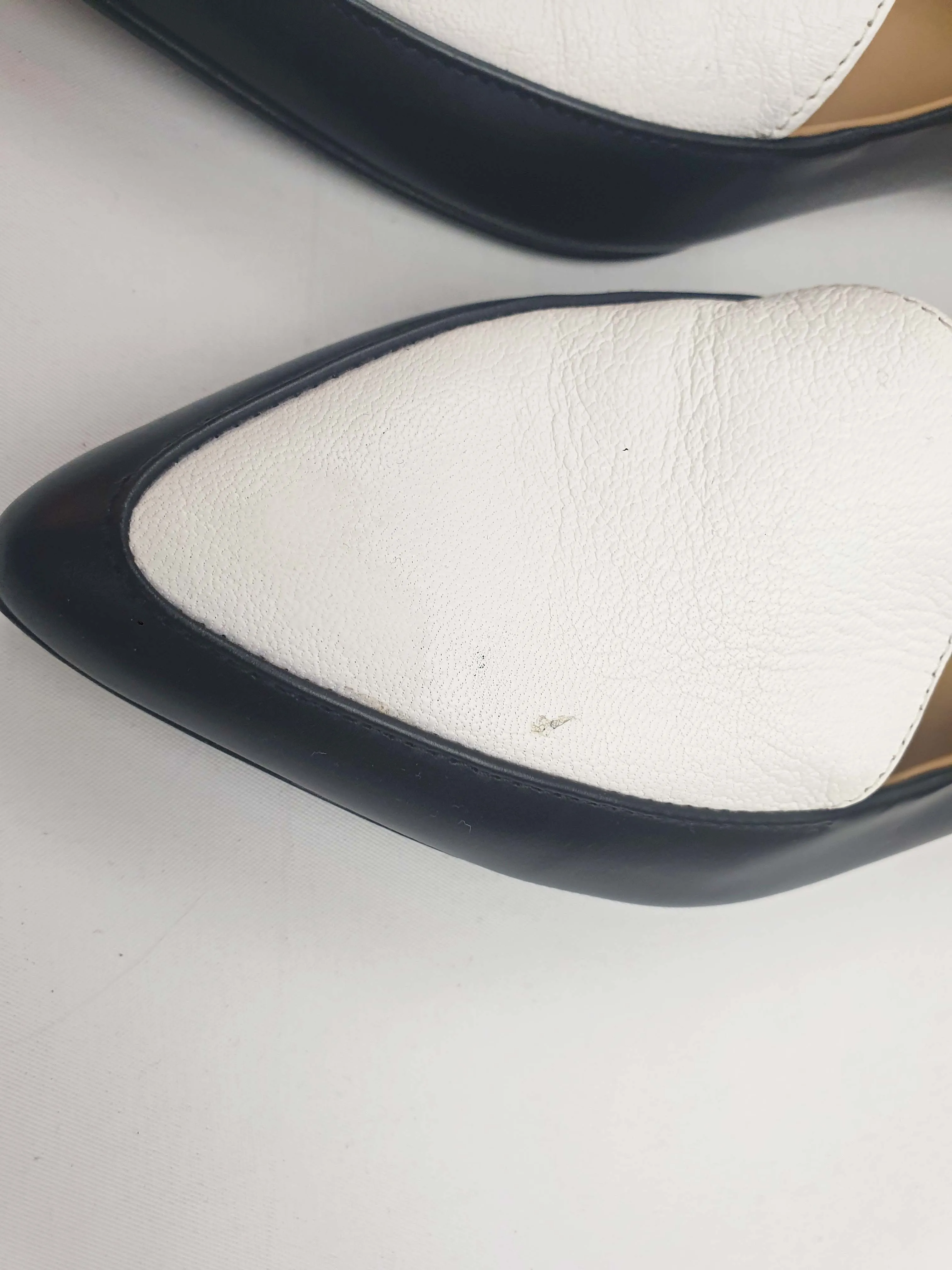 Everlane black and white flat leather shoes size 10