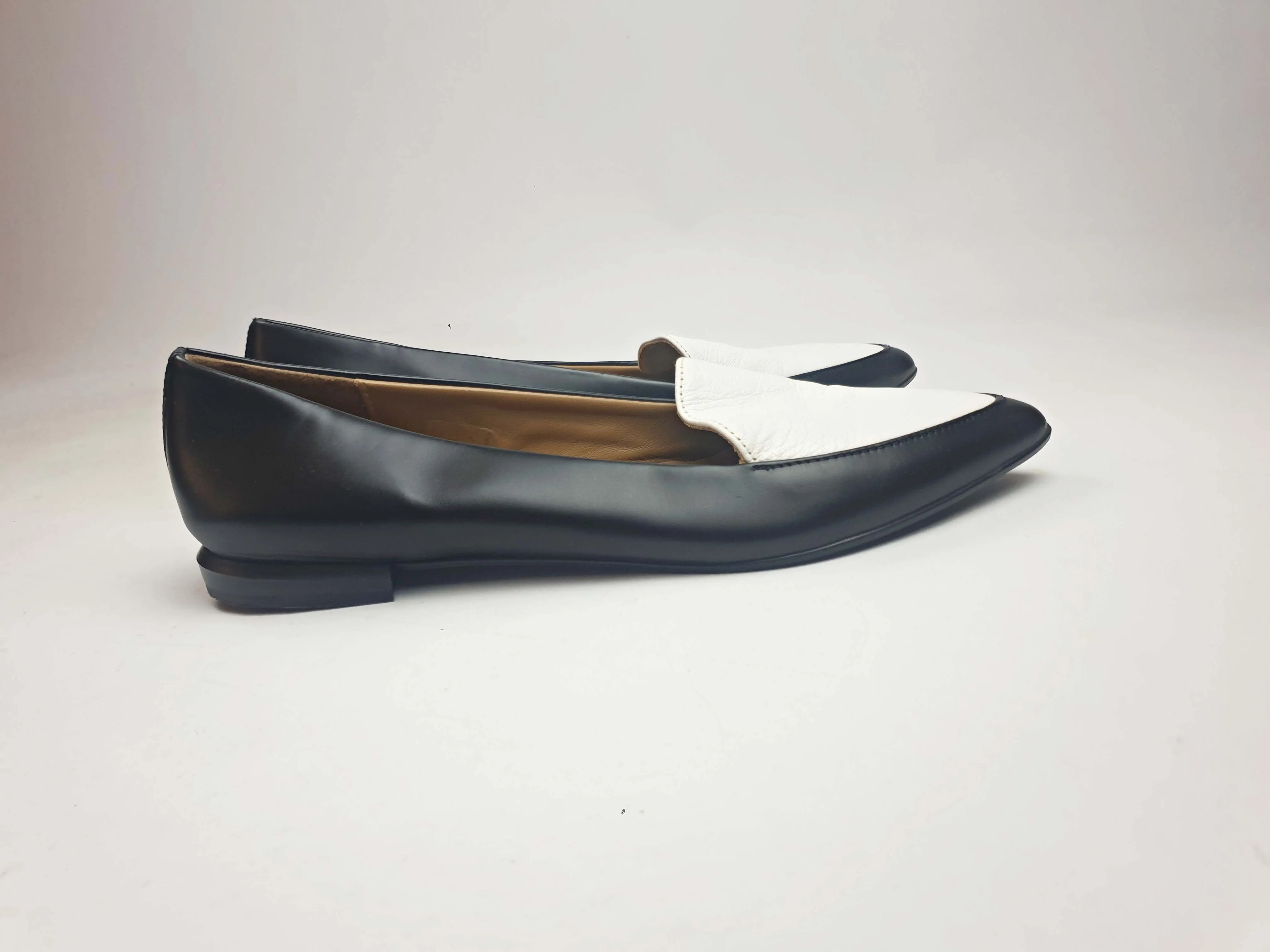 Everlane black and white flat leather shoes size 10