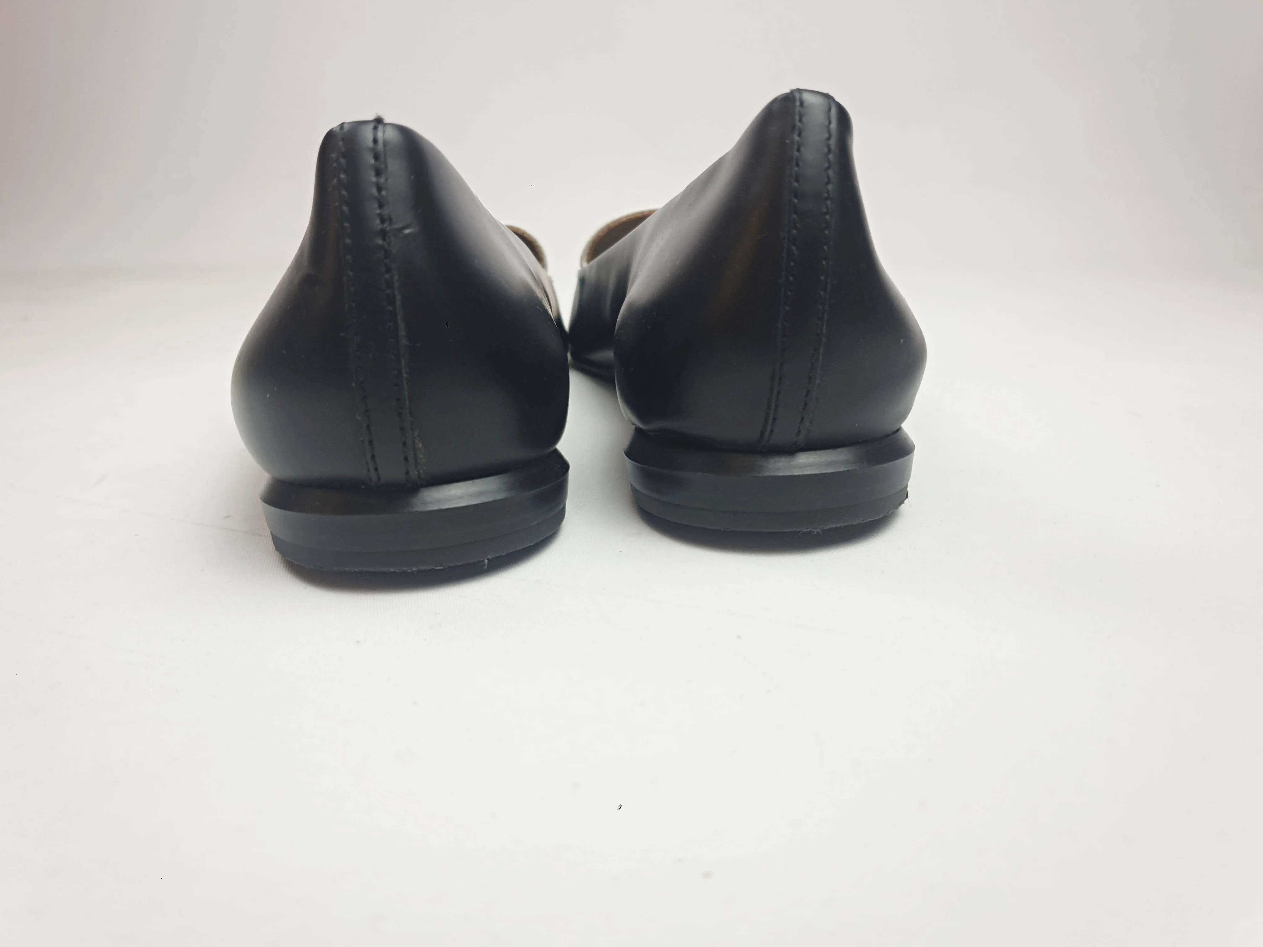 Everlane black and white flat leather shoes size 10