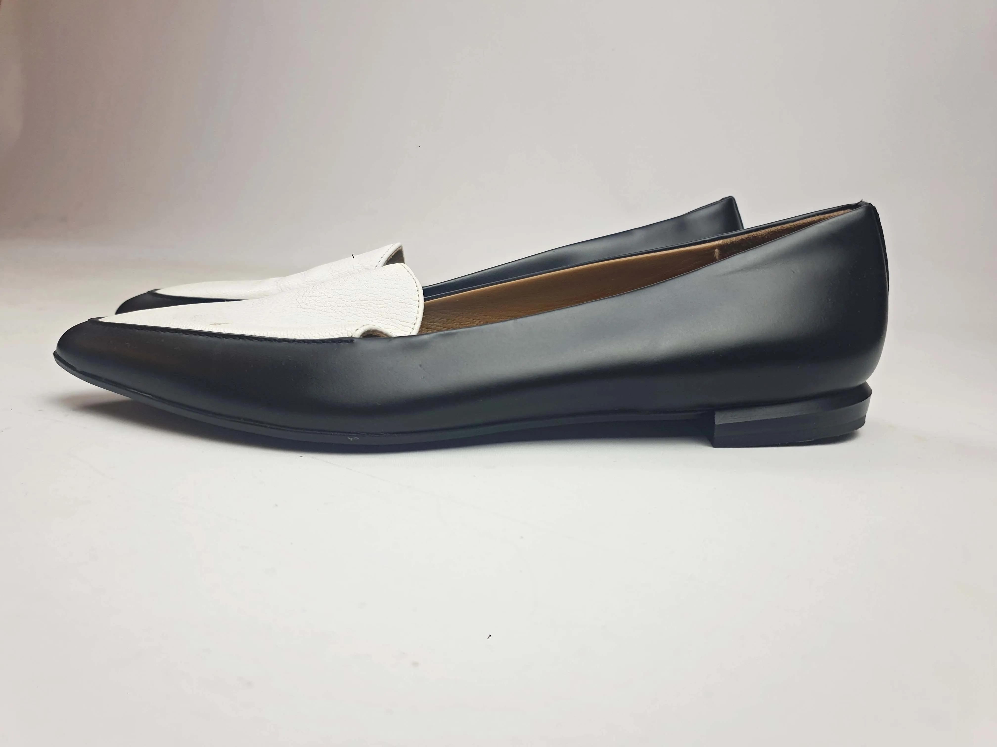 Everlane black and white flat leather shoes size 10