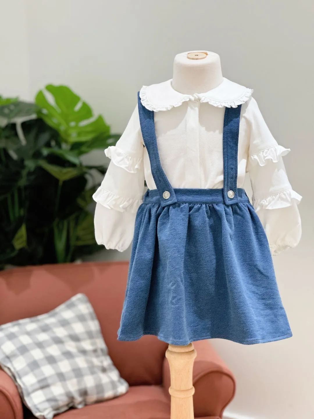 Flared Skirt with Suspender