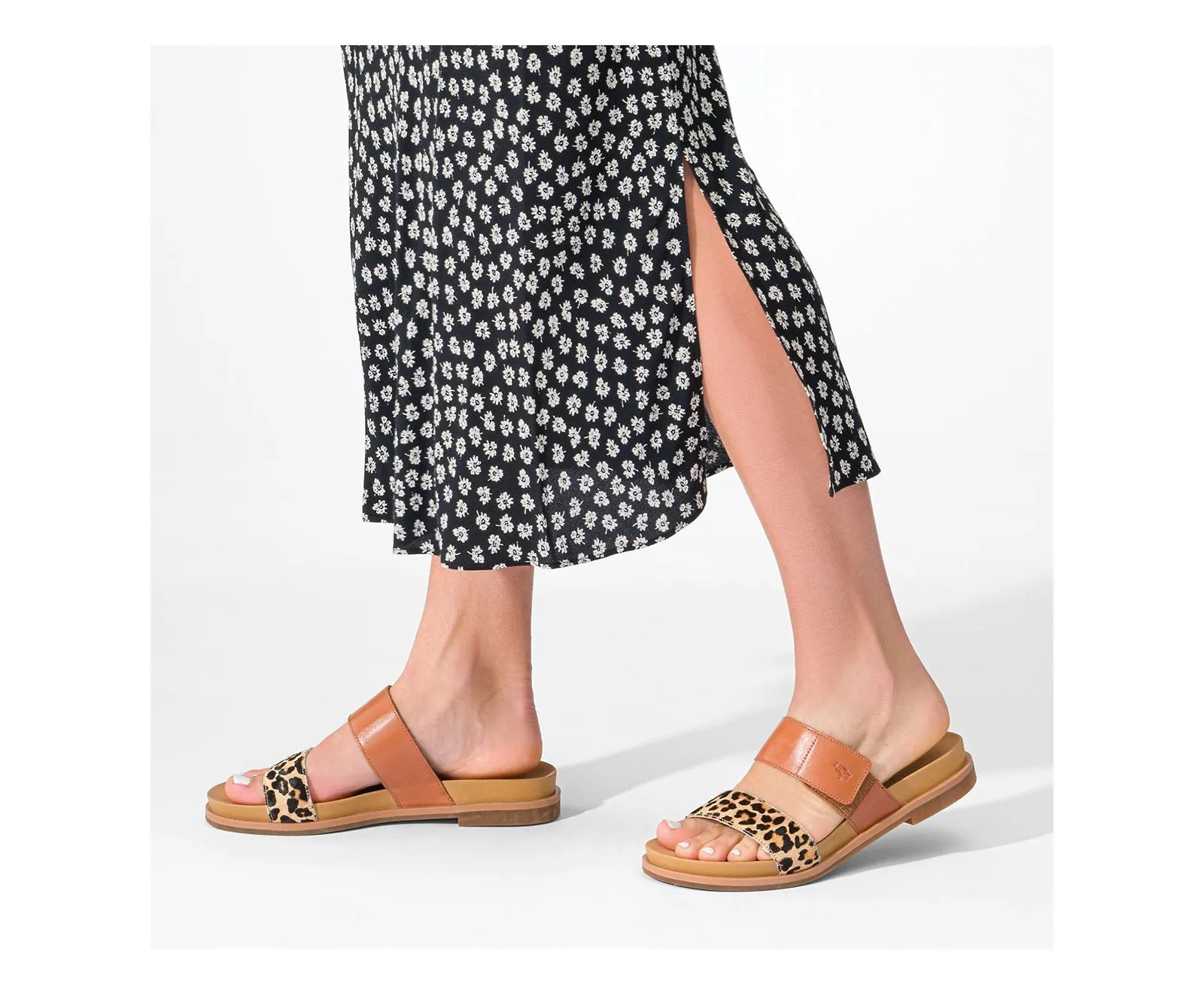 Lilly 2 band slides in amber brown /leopard