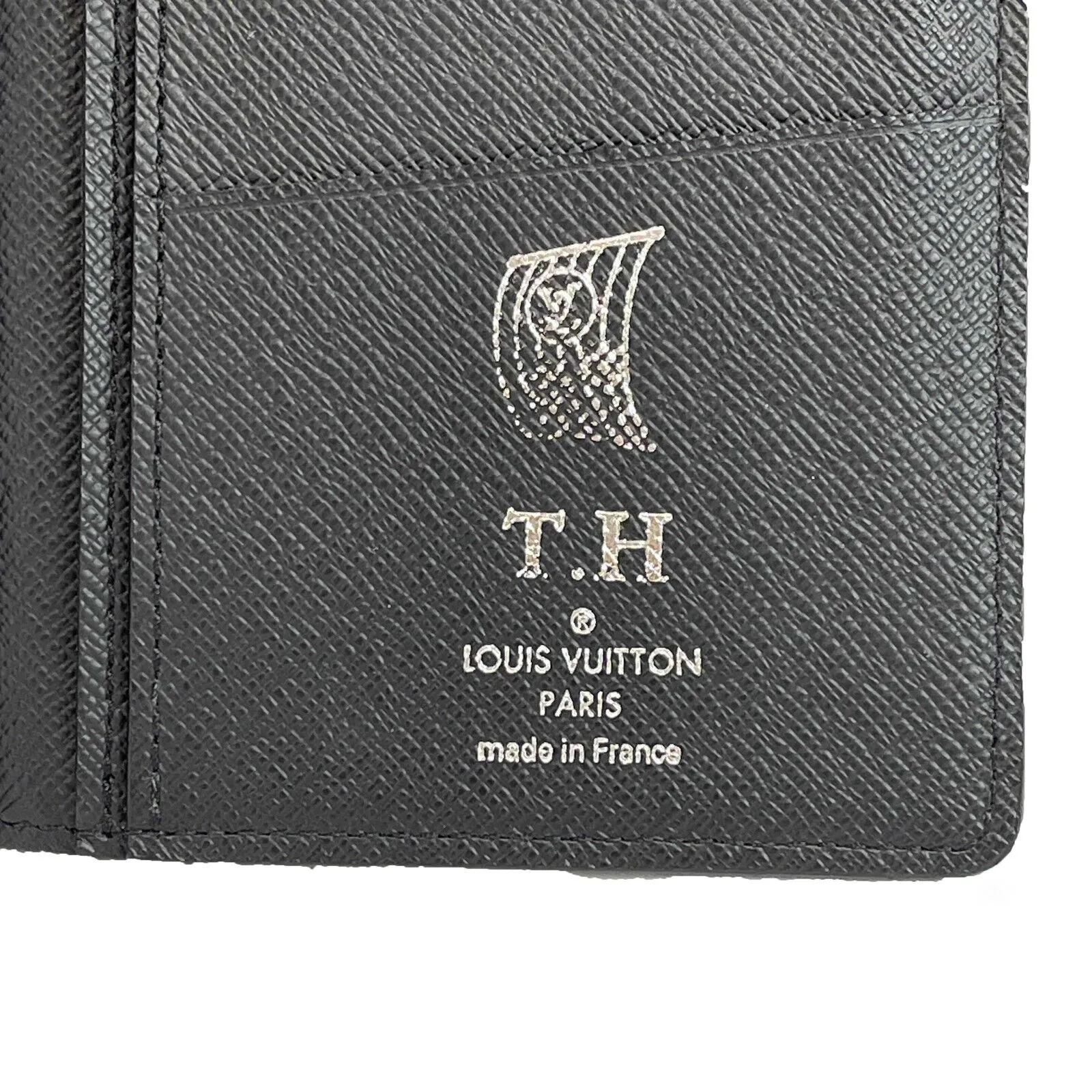 Louis Vuitton - Damier Graphite Wallet - 4 Pocket / 18 Card Slots