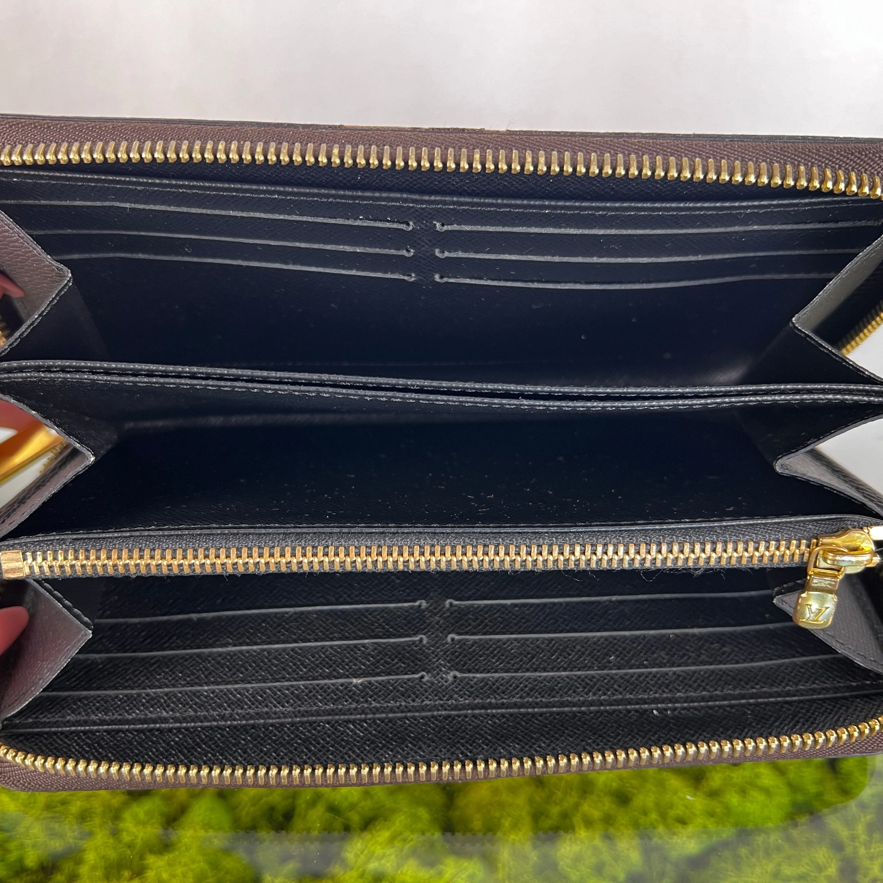 LOUIS VUITTON Monogram Giant Reverse Zippy Wallet