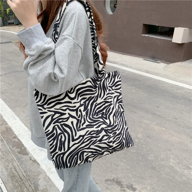 MOMENTLOVER  2025  new Japanese ins black and white checkerboard corduroy women's bag large capacity shoulder bag canvas shopping bag