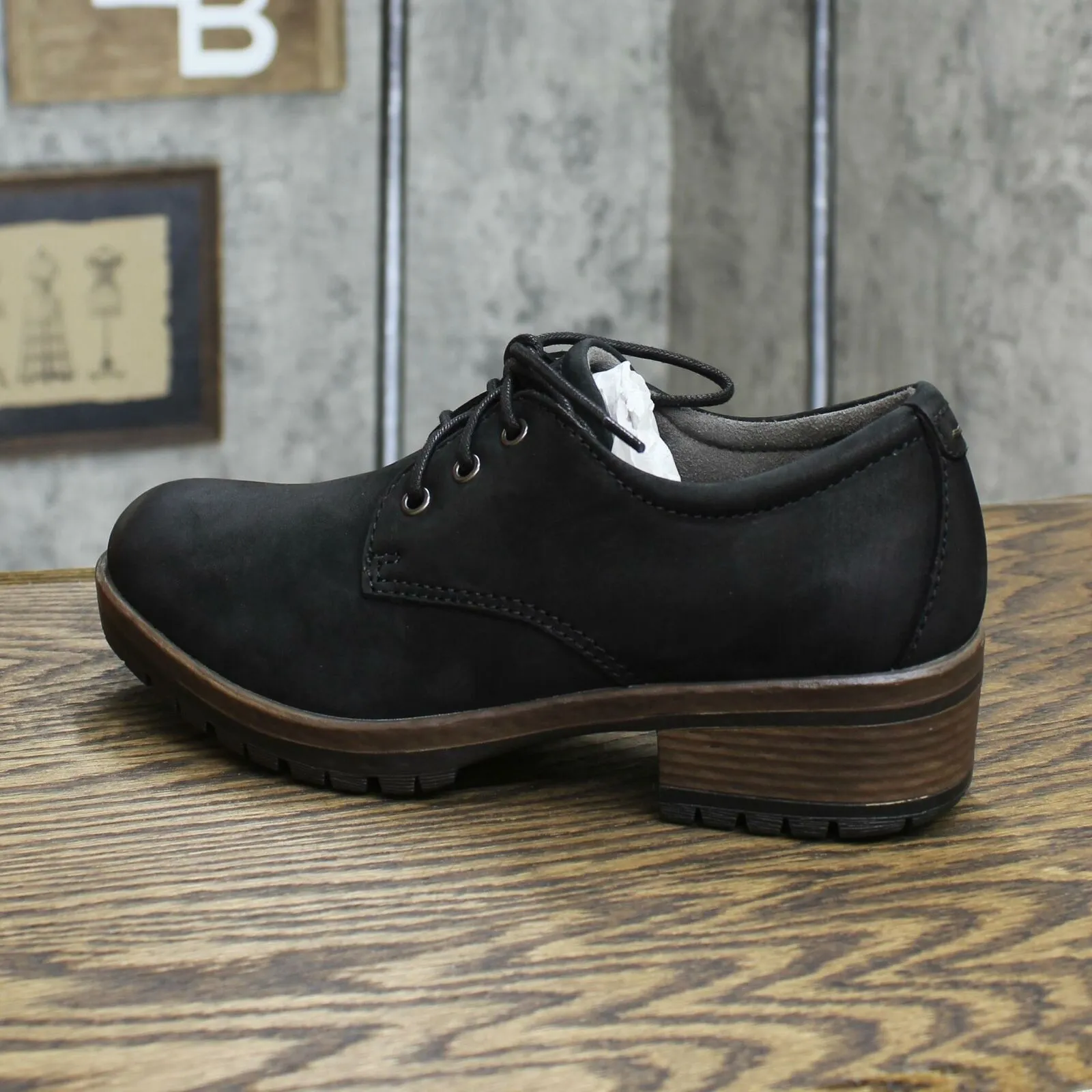 NWT Eastland Shoe Women's Ruth Oxford Shoes. 3173-01M060 7