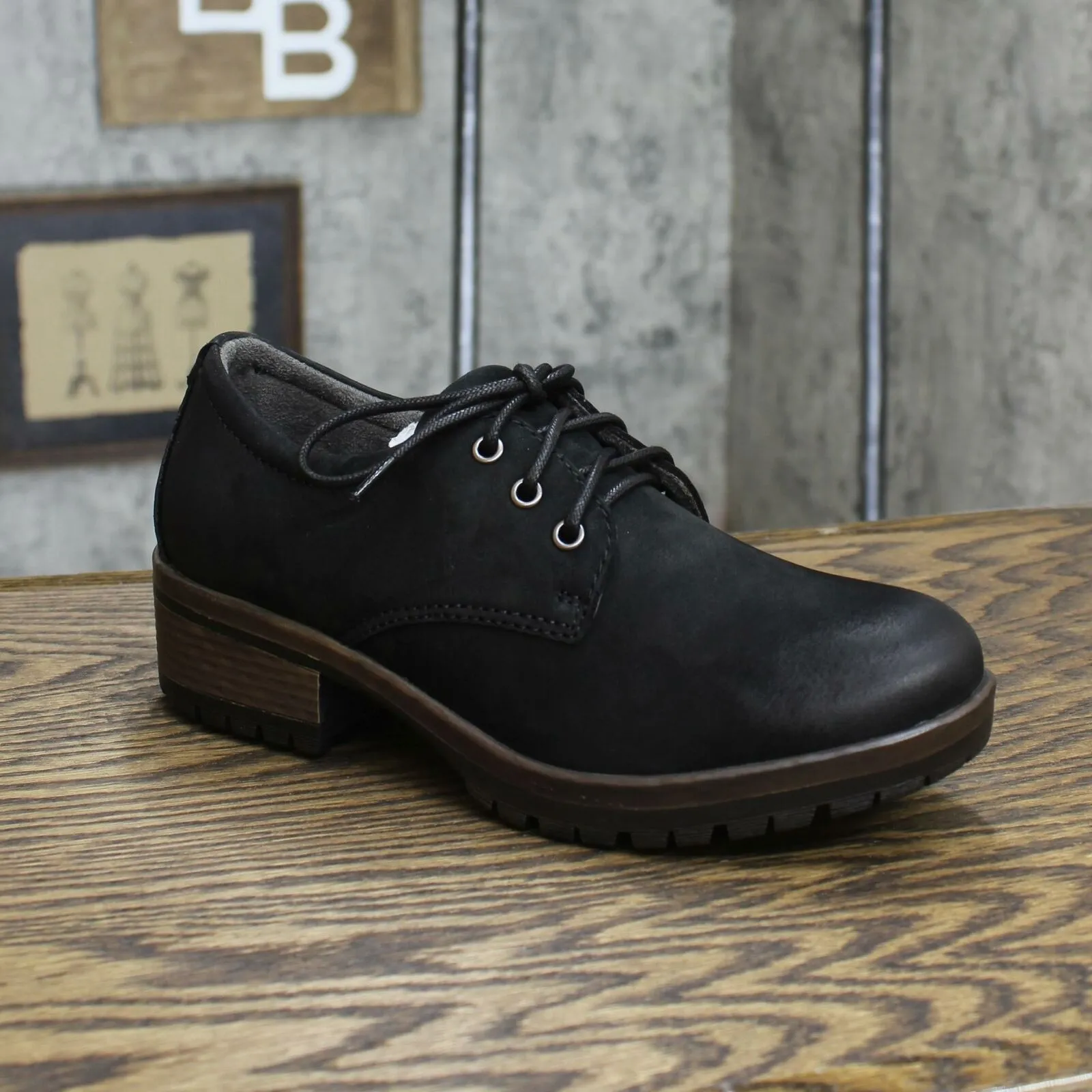 NWT Eastland Shoe Women's Ruth Oxford Shoes. 3173-01M060 7