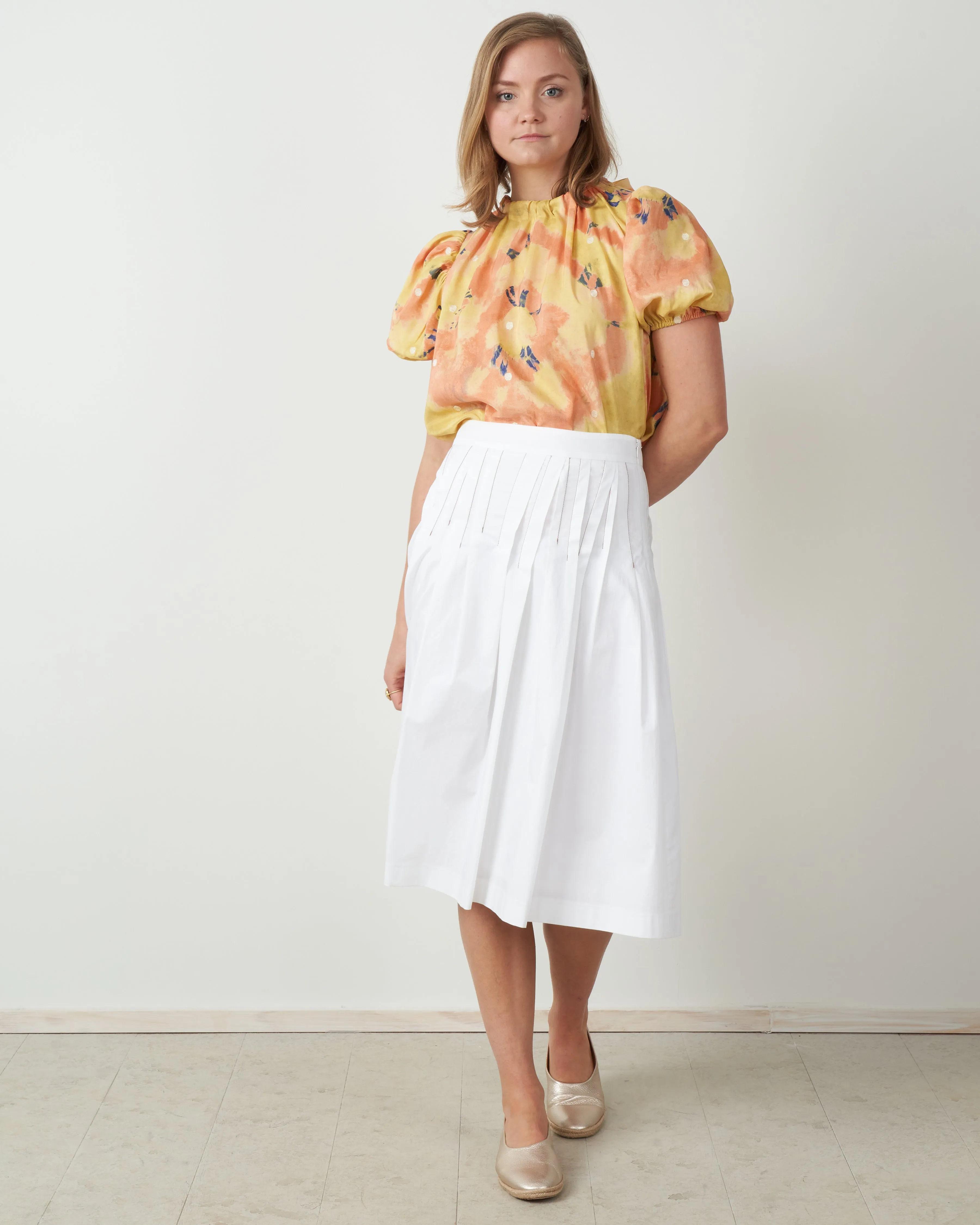pleated skirt with camel stitch - white