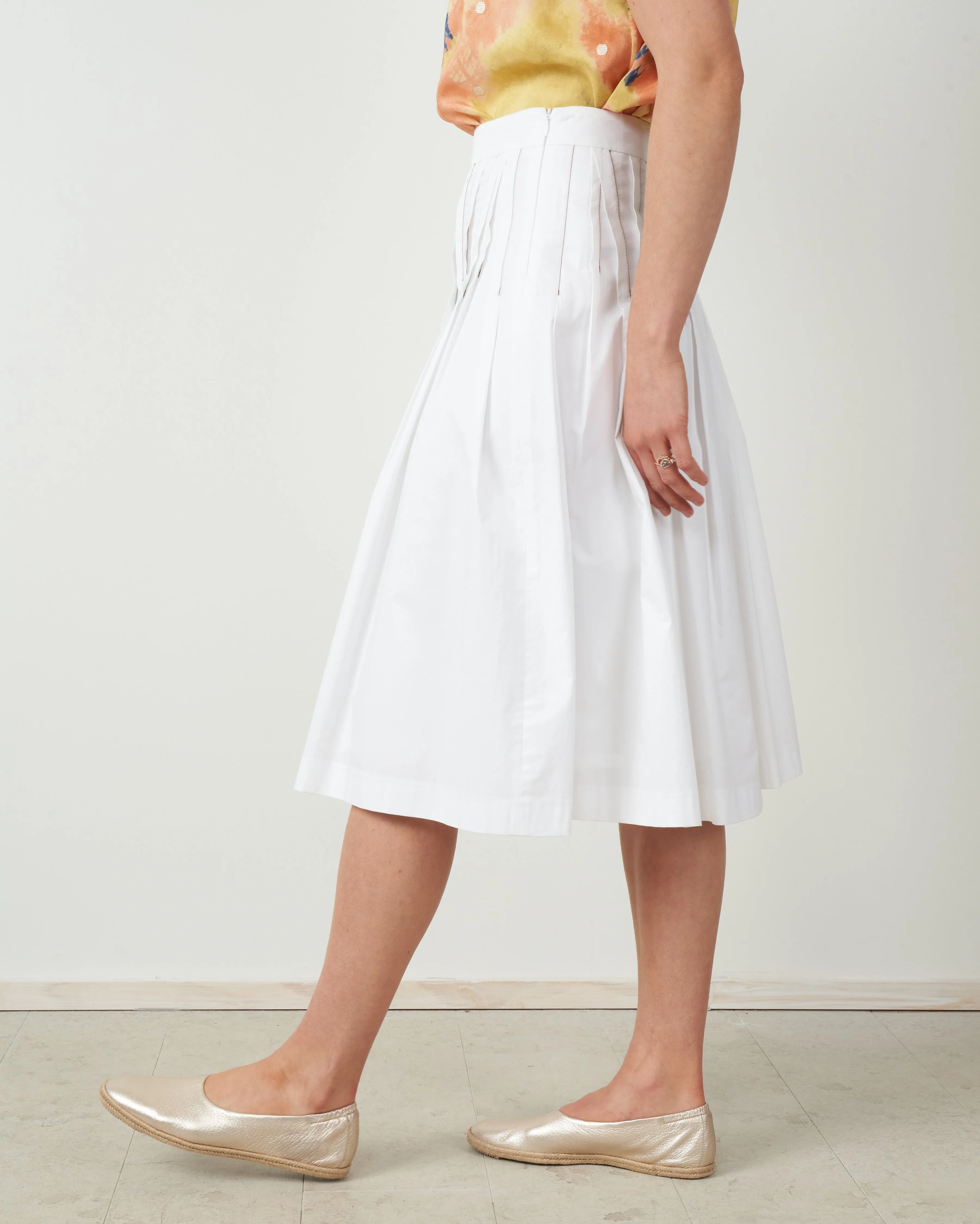pleated skirt with camel stitch - white