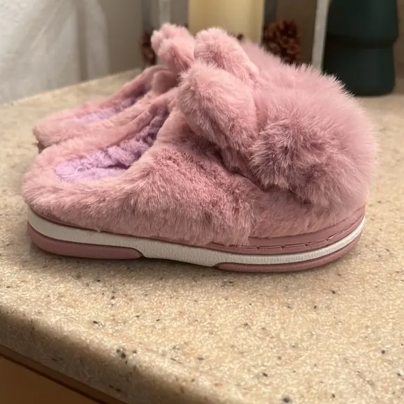 Shooped Shoe brand size 150 (7.5) lavender slip on slippers with bunny ears