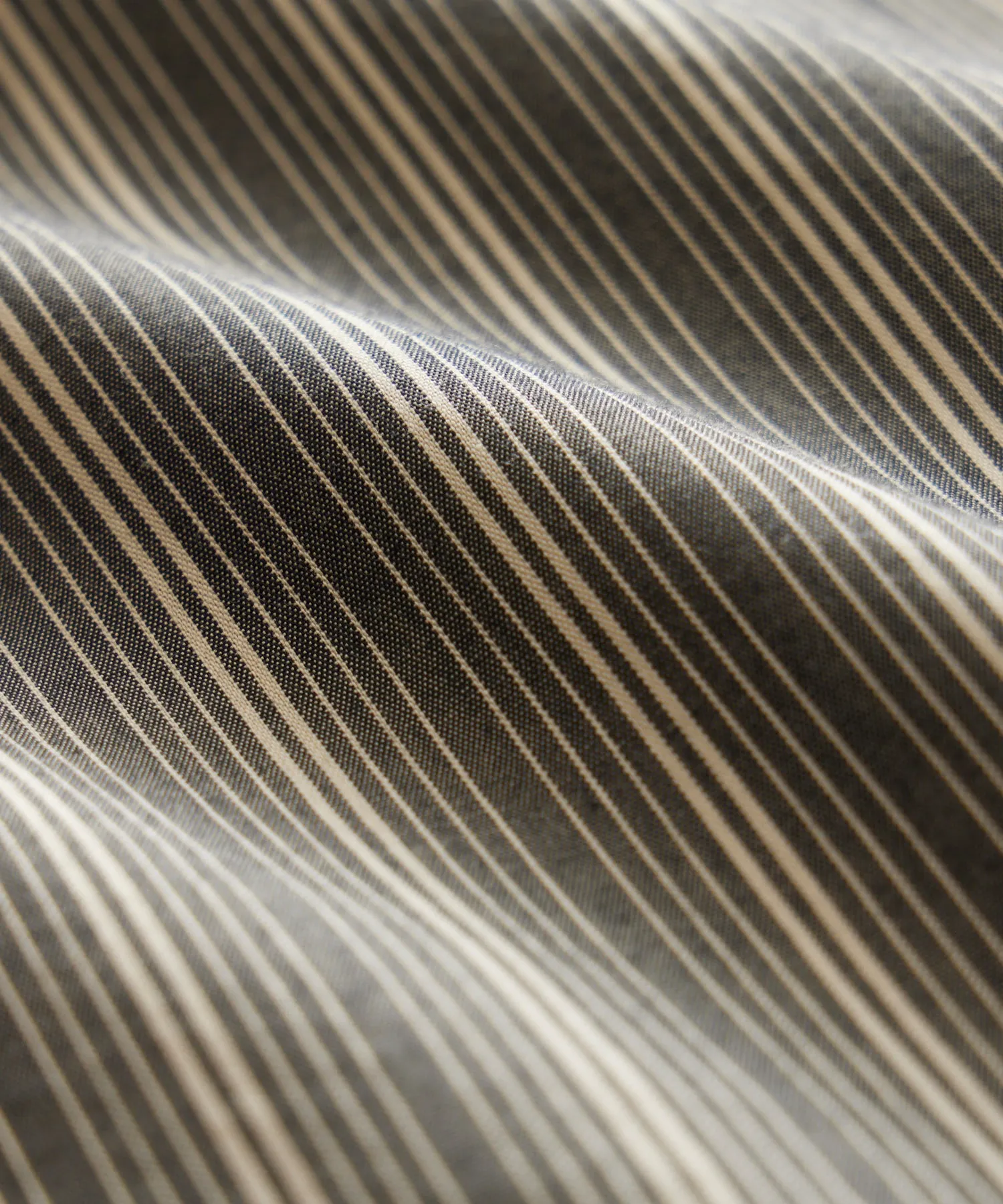 Short-Sleeve Striped Pocket Shirt in Grey
